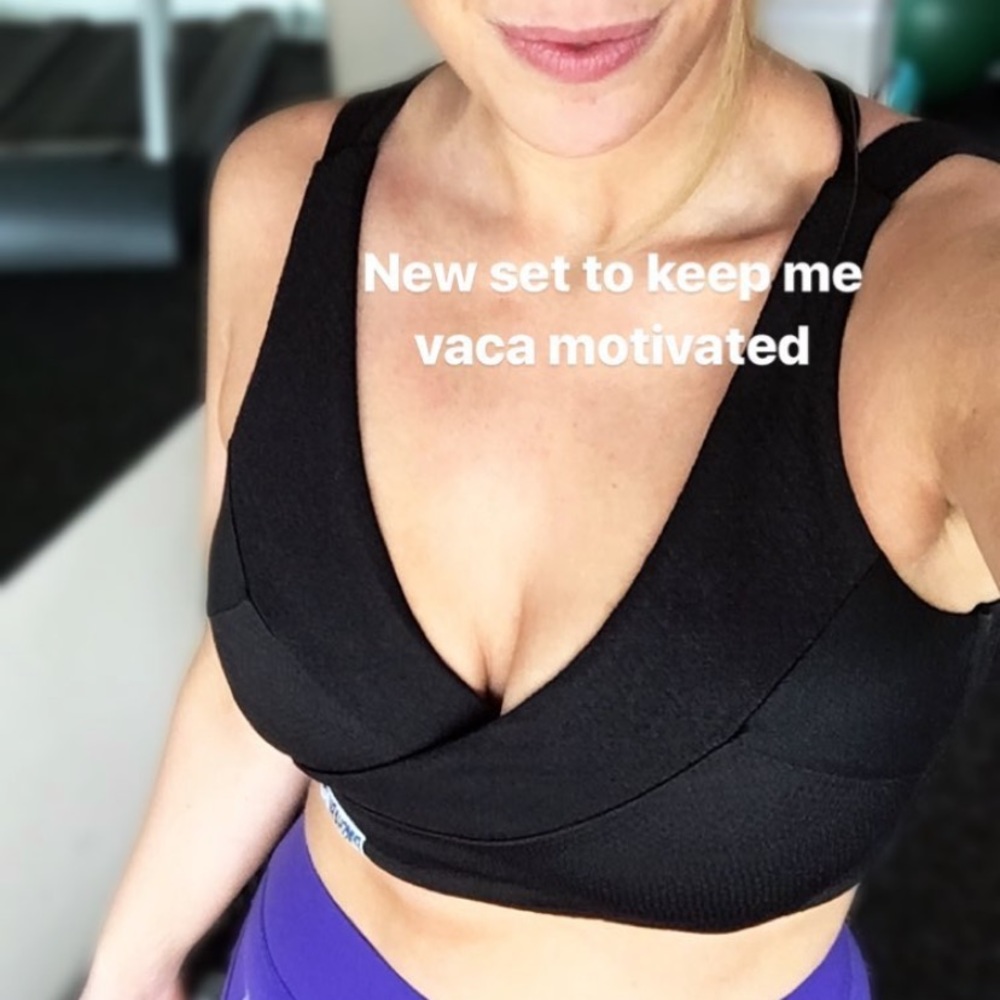 Black gymshark bra